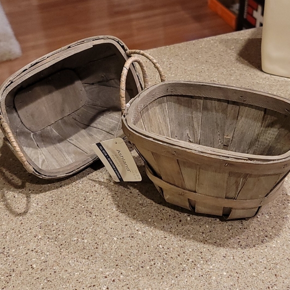 Baskets - Picture 2 of 4